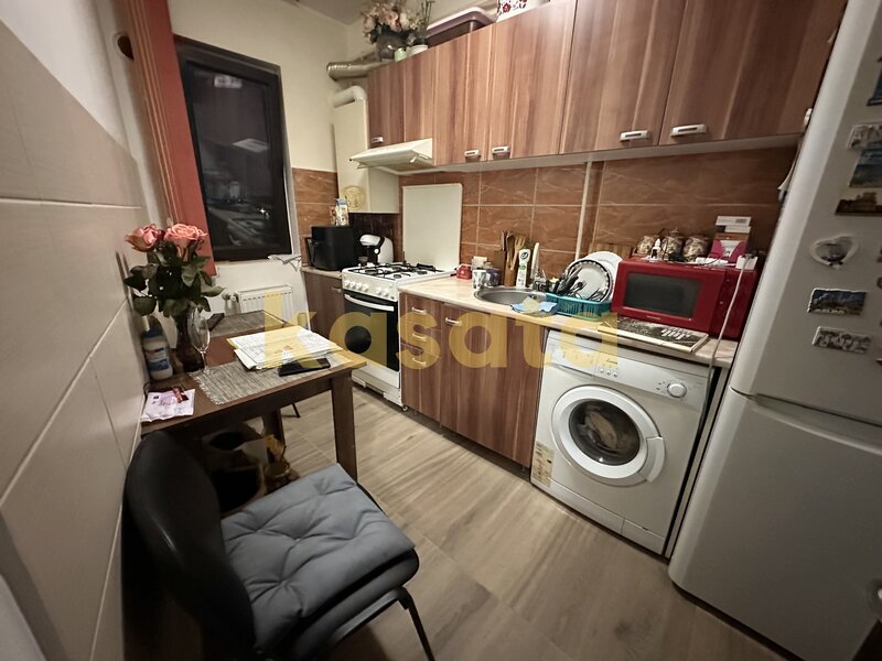 Drumul Taberei, garsoniera, etaj intermediar, parcare.