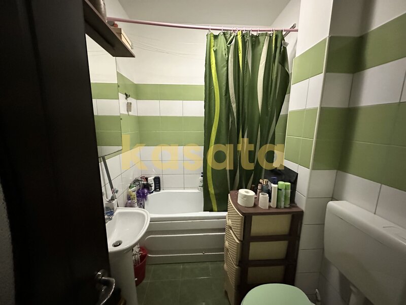 Drumul Taberei, garsoniera, etaj intermediar, parcare.