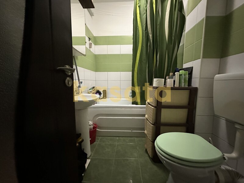 Drumul Taberei, garsoniera, etaj intermediar, parcare.