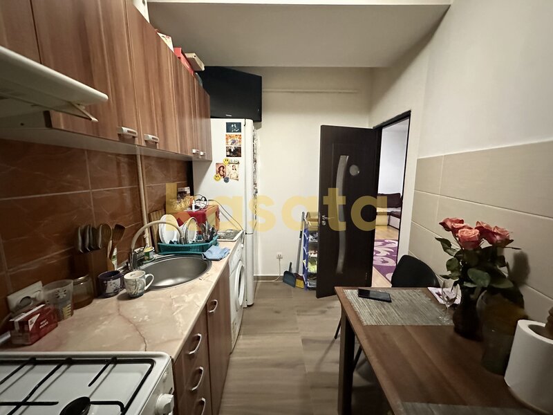 Drumul Taberei, garsoniera, etaj intermediar, parcare.