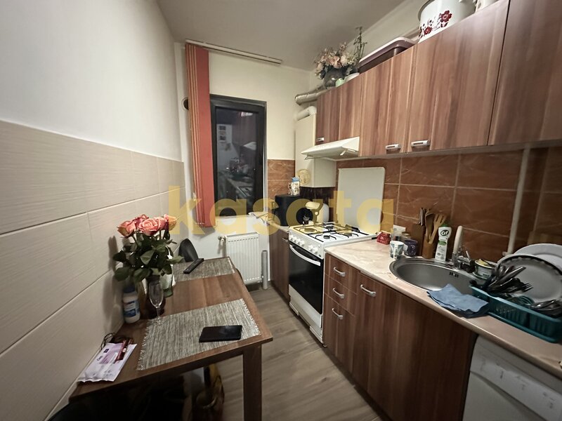 Drumul Taberei, garsoniera, etaj intermediar, parcare.